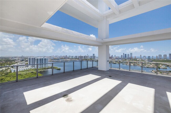 Building Photo - 16385 Biscayne Blvd