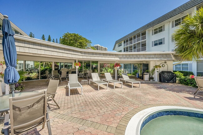 Building Photo - 800 E Camino Real