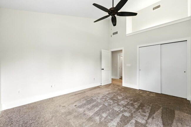 Building Photo - 5432 Grove Ave
