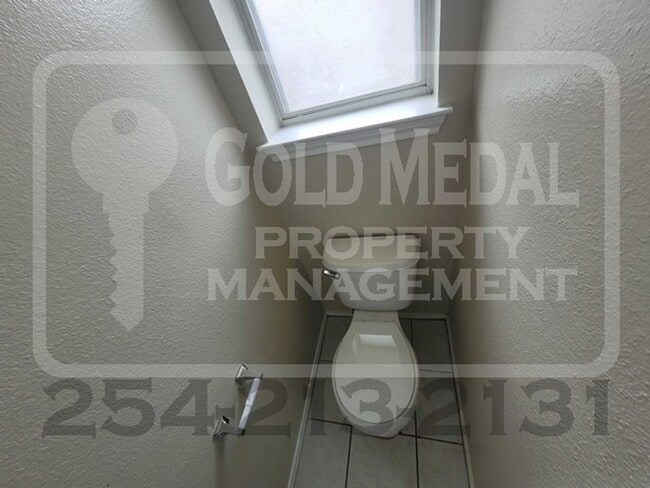 Building Photo - Charming 4-Bed, 2-Bath now available for r...