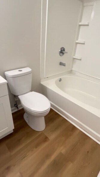 Building Photo - 8102 Fairington Village Dr