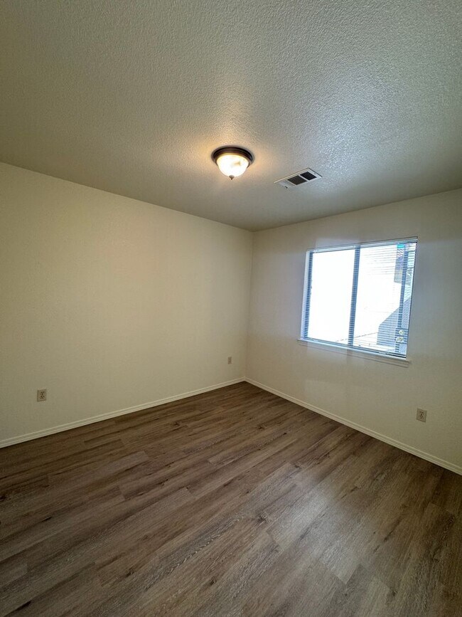 Building Photo - 711 Flower Ash Ln