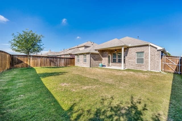 Building Photo - 16708 Central Garden Ln