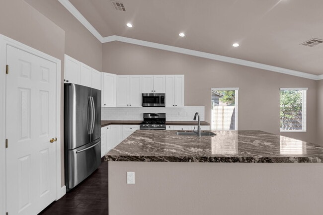 Building Photo - Don't miss out on this super cute 2-bedroo...