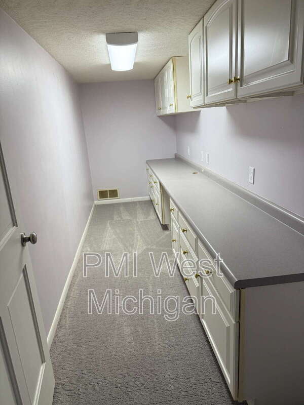 Building Photo - 623 146th Ave