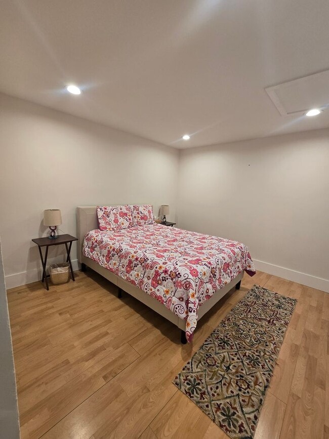 Building Photo - Furnished, 1-Year Long-Term Rental