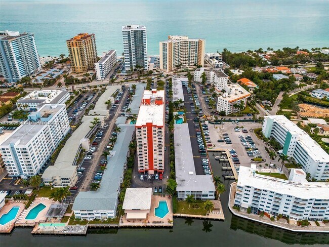 Building Photo - 3161 S Ocean Dr