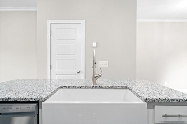 Building Photo - 1305 Dodd St