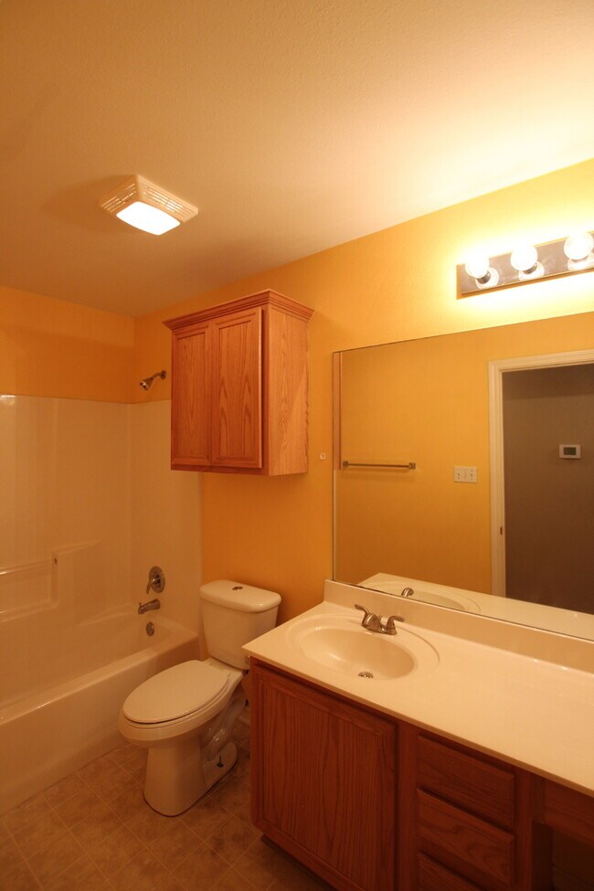 Building Photo - Coming Soon! 3 Bedroom in Flint!