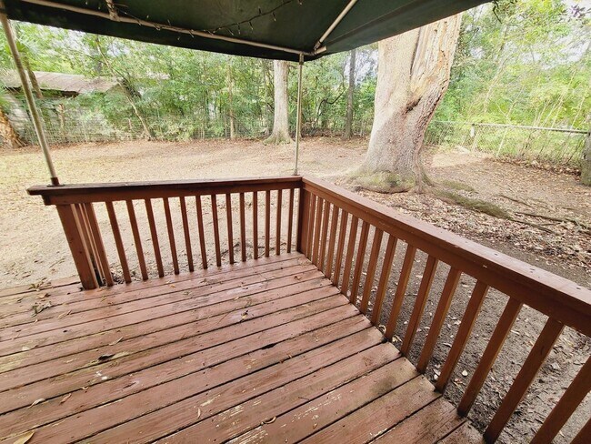 Building Photo - 1926 Fannie Dr