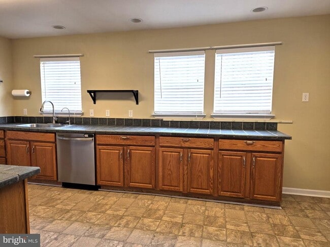 Building Photo - 28 Briar Ln