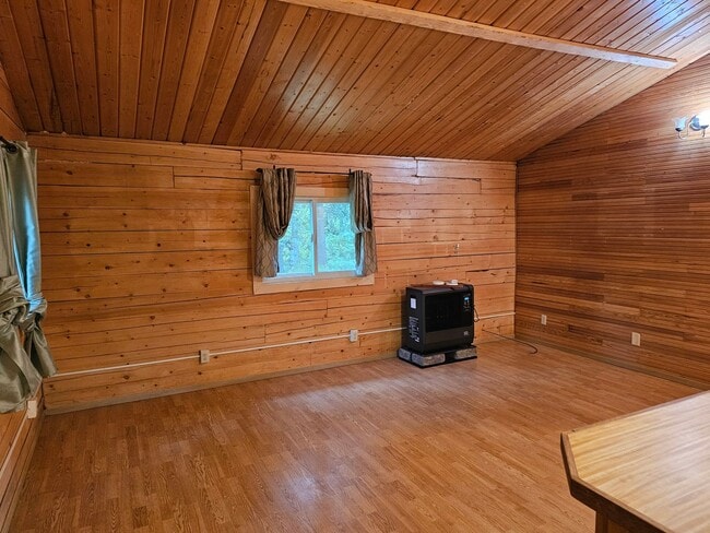 Building Photo - Cozy 2-Bedroom Home Off Farmer's Loop – Co...