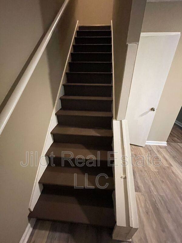 Building Photo - 372 Riverbrook Trail