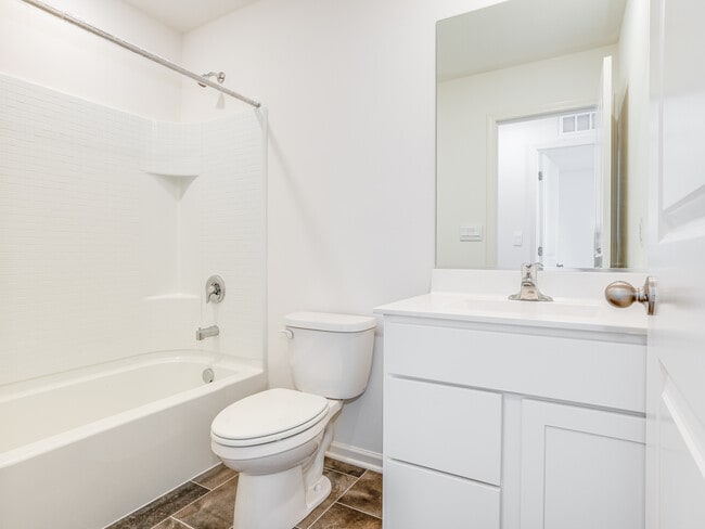 Building Photo - 2131 Sassafras Wy