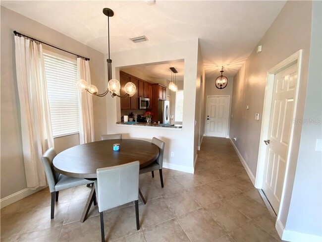 Building Photo - SUPER LOCATION FOR THIS 2 story 3 bdrm TOWNHOUSE!!