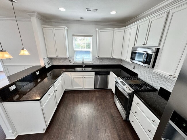 Building Photo - A Block From The Beaches! Ready 09-21-26! Oversized Parking Pad, Pet Friendly!