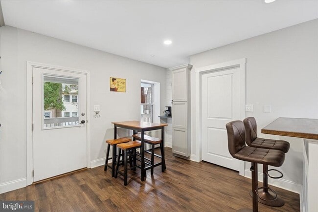 Building Photo - 138 Hall St