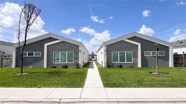 Primary Photo - 1421 E Hibiscus Ave