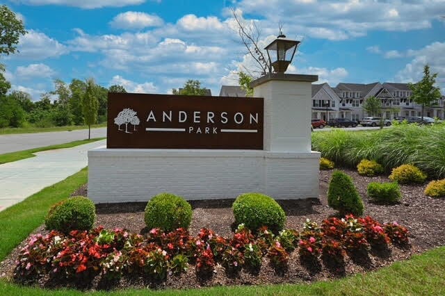 Building Photo - Like-New Modern Townhome Near Dining, Shopping, Trails & Old Hickory Lake