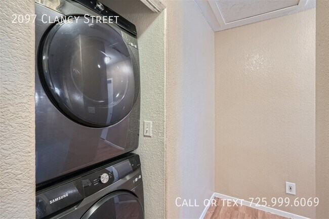 Building Photo - Charming Wexford Village Home: Open Layout...