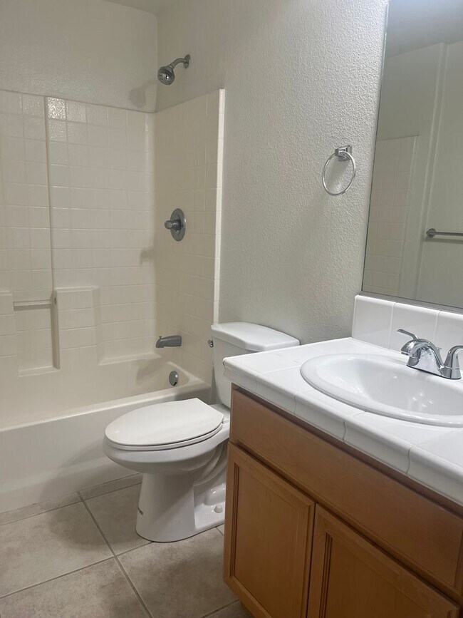 Building Photo - Now Available! Spacious 3 Bed, 2 Bath Corn...