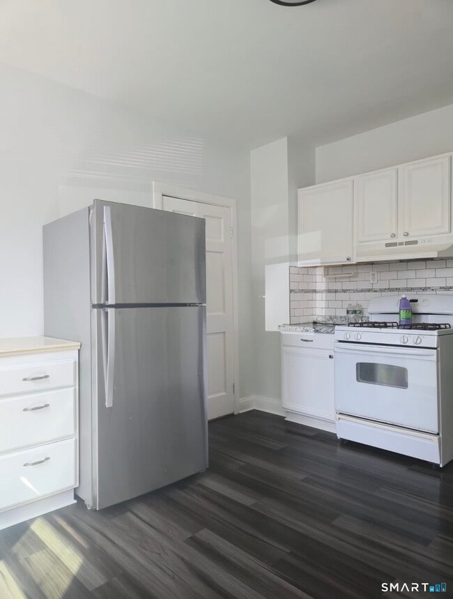 Building Photo - 183 Ely Ave