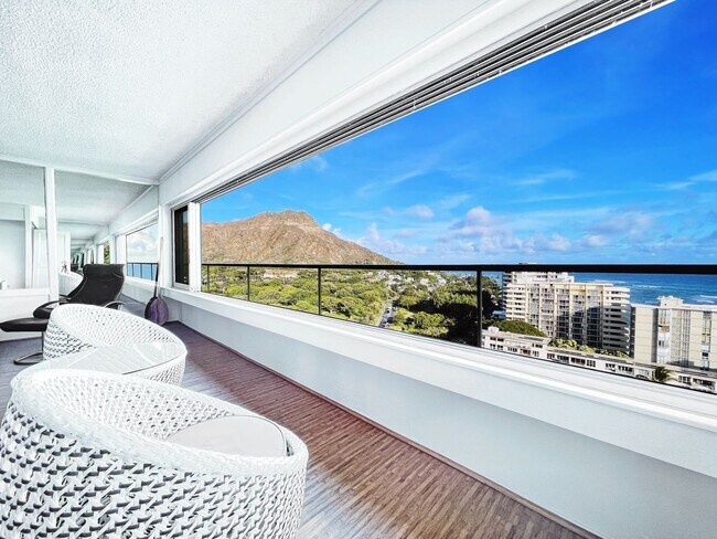 Building Photo - Ocean Front, Gold Coast, Furnished Condo with Direct Ocean Views!