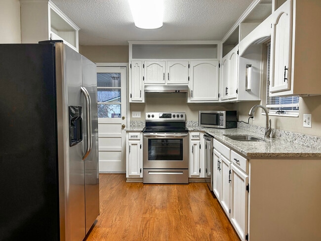 Building Photo - 675 Northview Dr NW