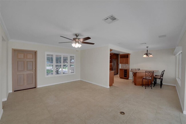 Building Photo - 2725 SE 5th Ct