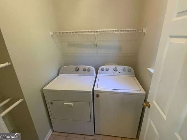 Building Photo - 27 Montgomery St NE