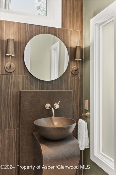 Building Photo - 552 Mountain Laurel Dr