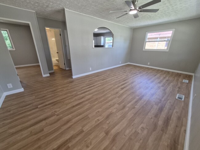 Building Photo - 464 Carol Dr