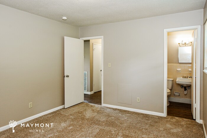 Building Photo - 1011 Hillwood Dr SW