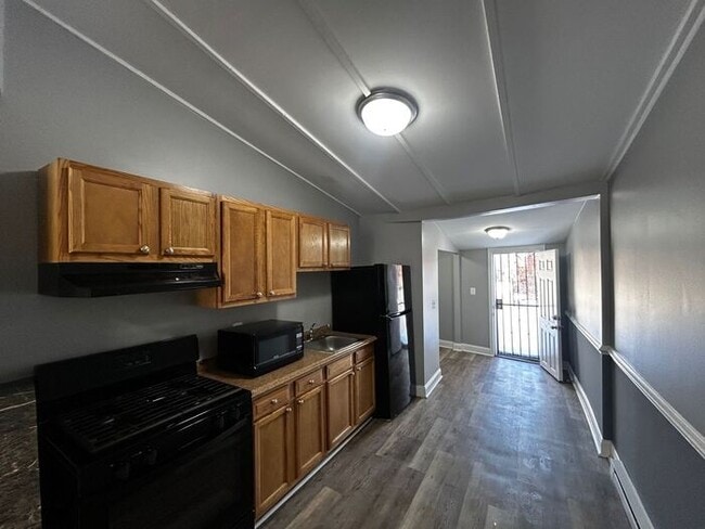 Building Photo - 1 Bedroom House