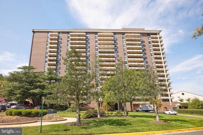 Building Photo - 1800 Old Meadow Rd