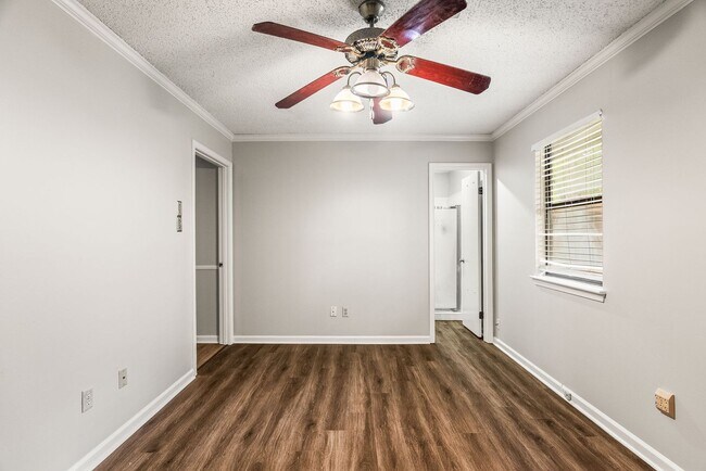 Building Photo - Updated House for Rent in Maumelle – Spaci...