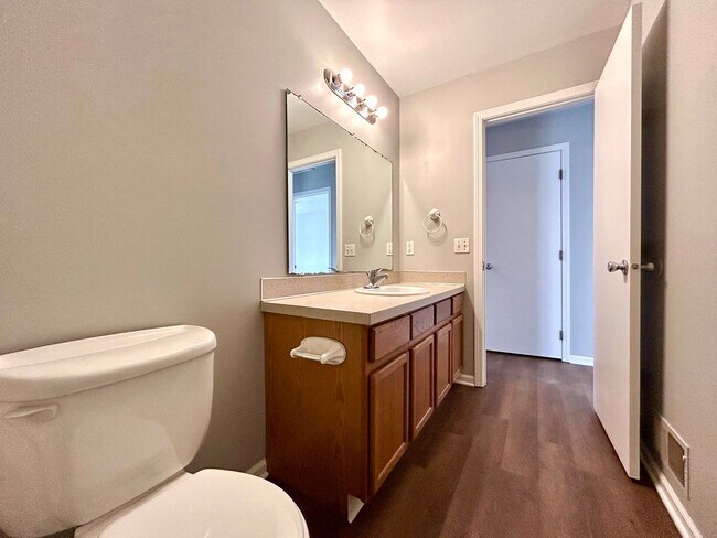 Building Photo - 4 Bedroom 2 Story Home in Northeast GR!