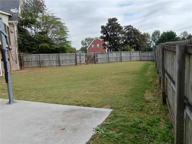 Building Photo - 4901 Planters Walk