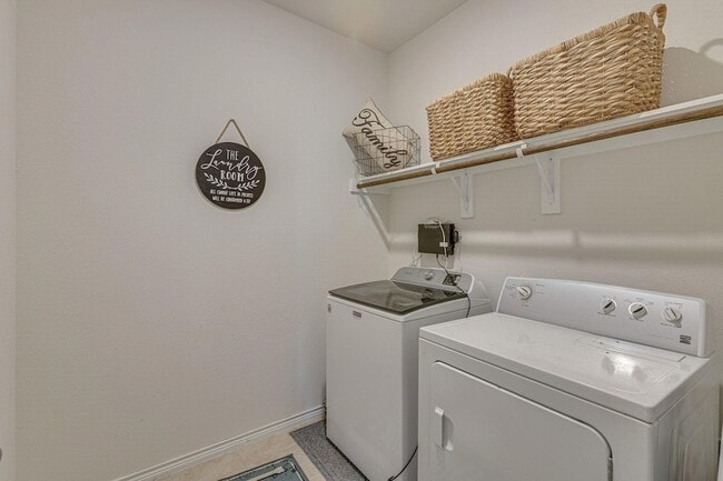 Building Photo - 125 Coyote Trl