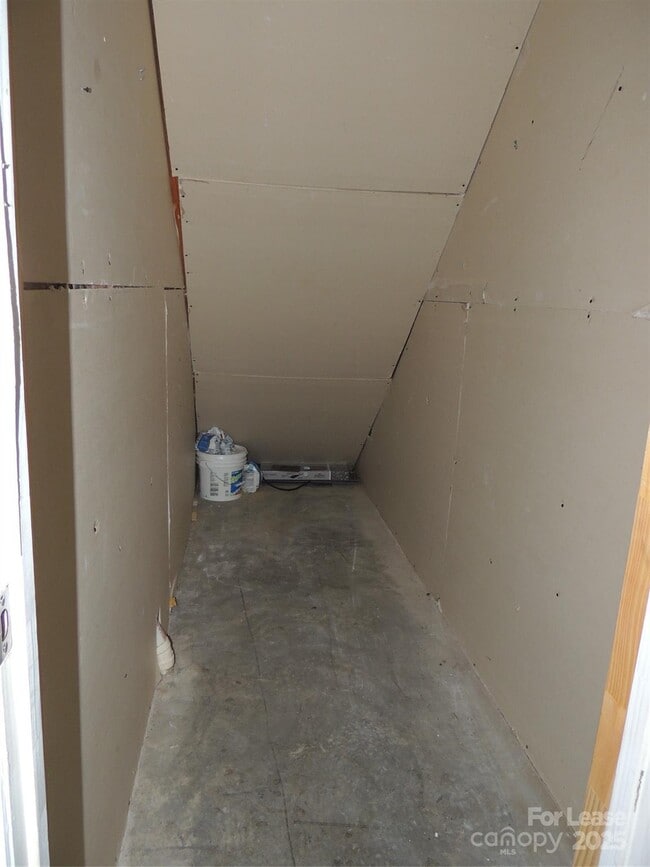 Building Photo - 9252 Kings Canyon Dr