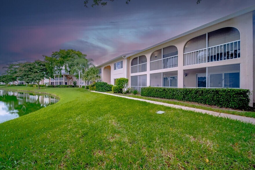 Building Photo - 13810 Oneida Dr