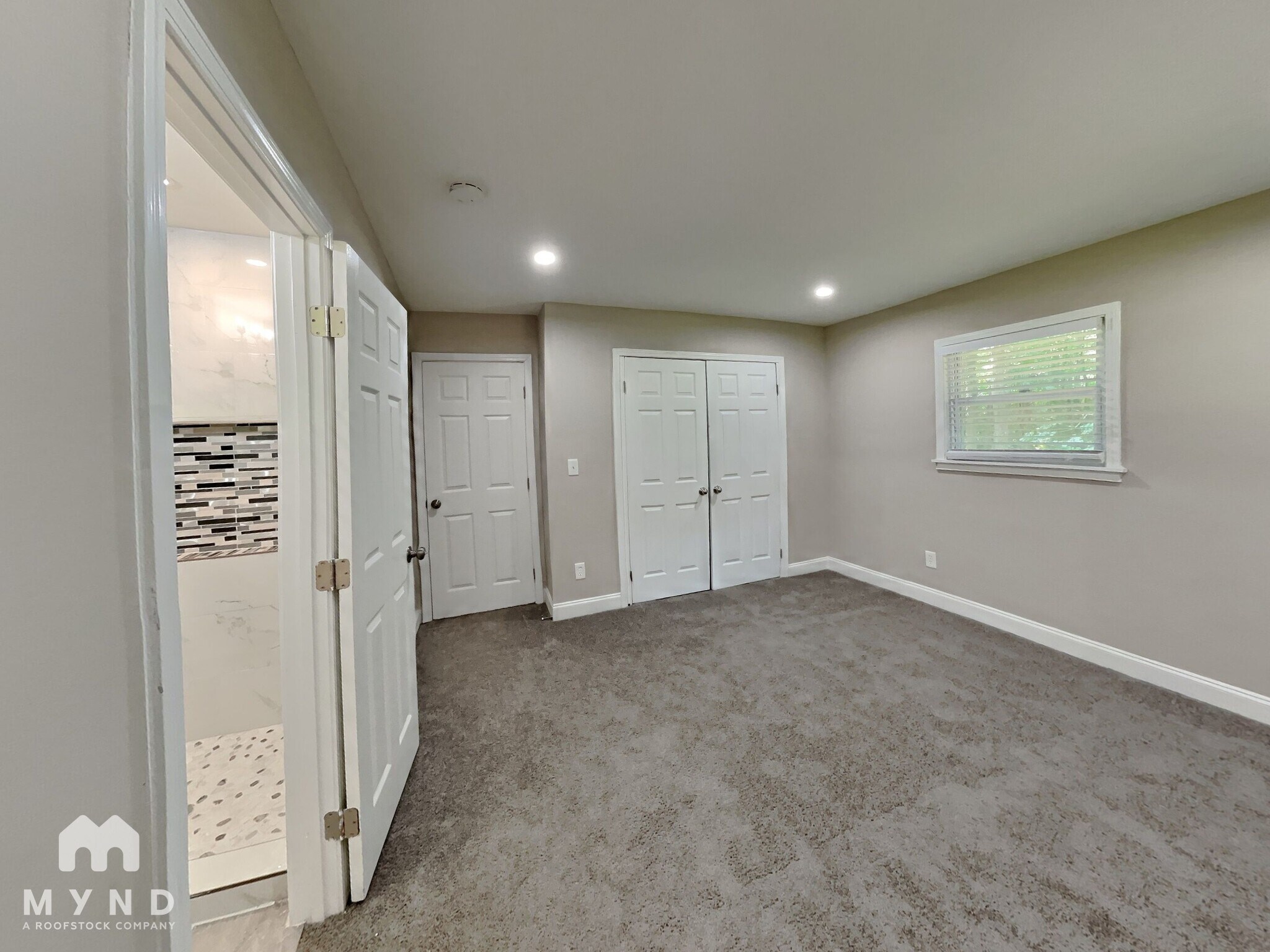 Building Photo - 8266 Lake View Terrace