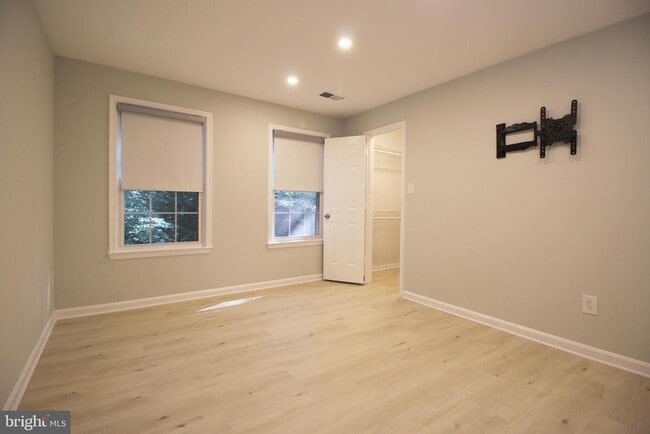 Building Photo - 2233 Lovedale Ln