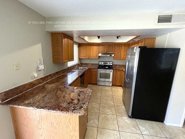 Building Photo - 1534 W Nopal Ave