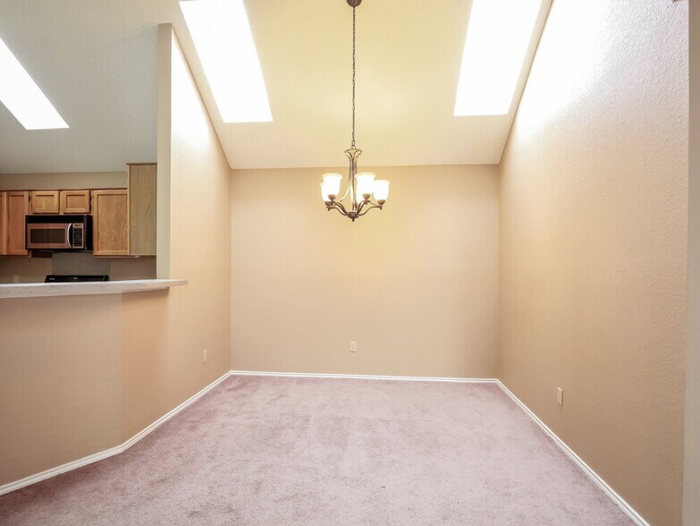 Building Photo - 913 Mossberg Ln