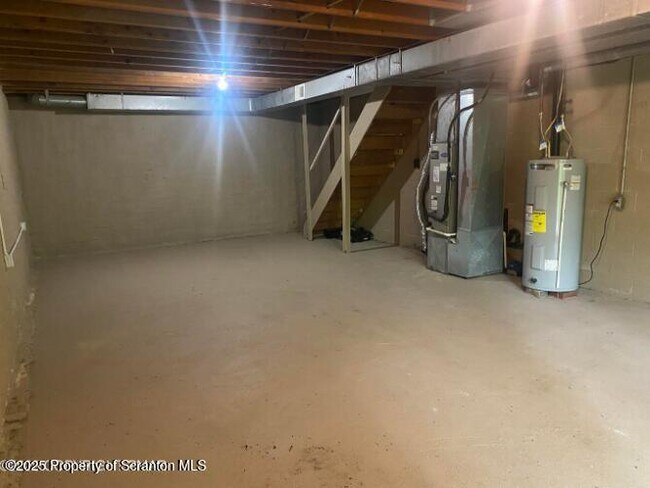 Building Photo - 1273 Chateau Dr