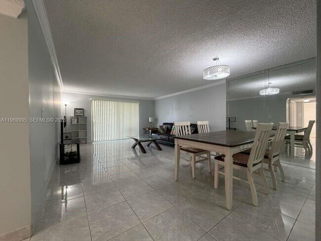 Building Photo - 301 SE 3rd St