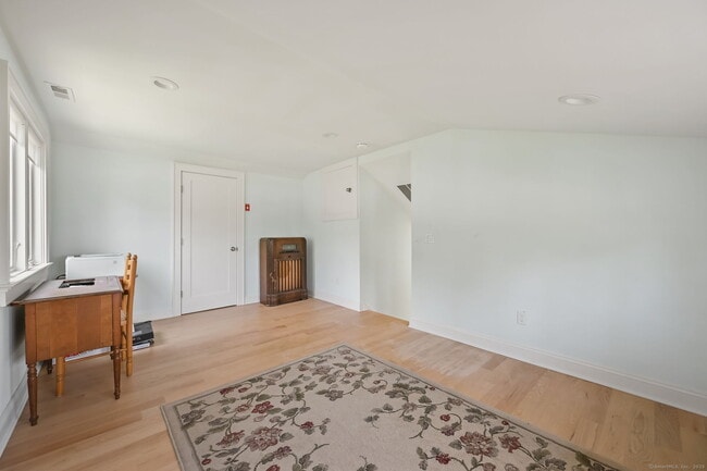 Building Photo - 50 Beach View Dr