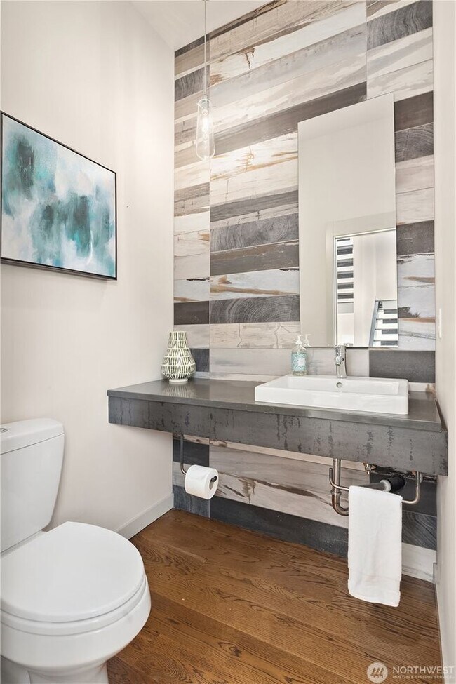Building Photo - 3bd/2.5ba Seattle Home