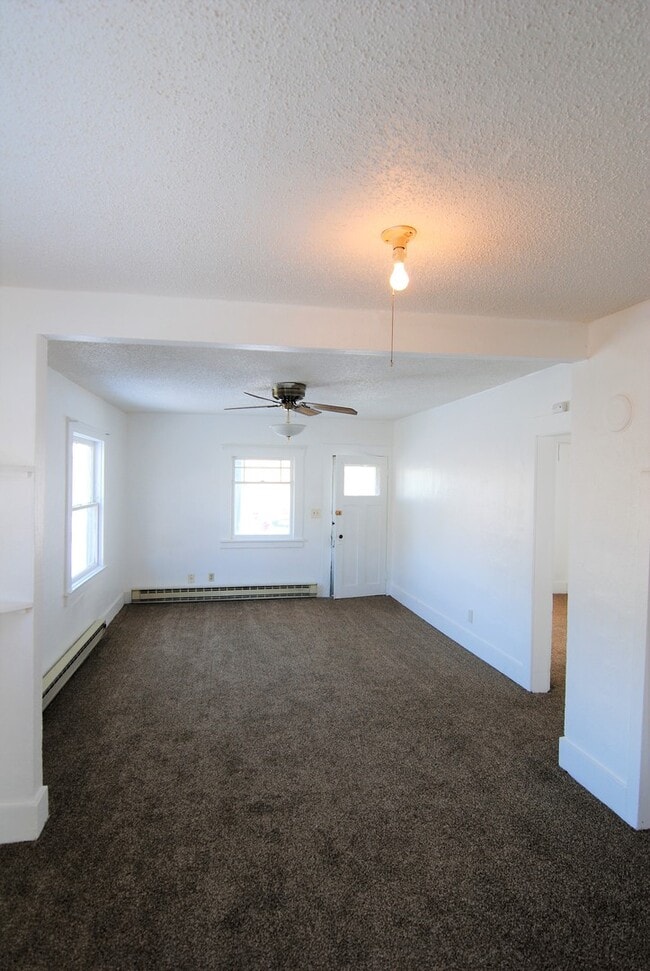 Building Photo - Rare 1 Bedroom House for Rent!